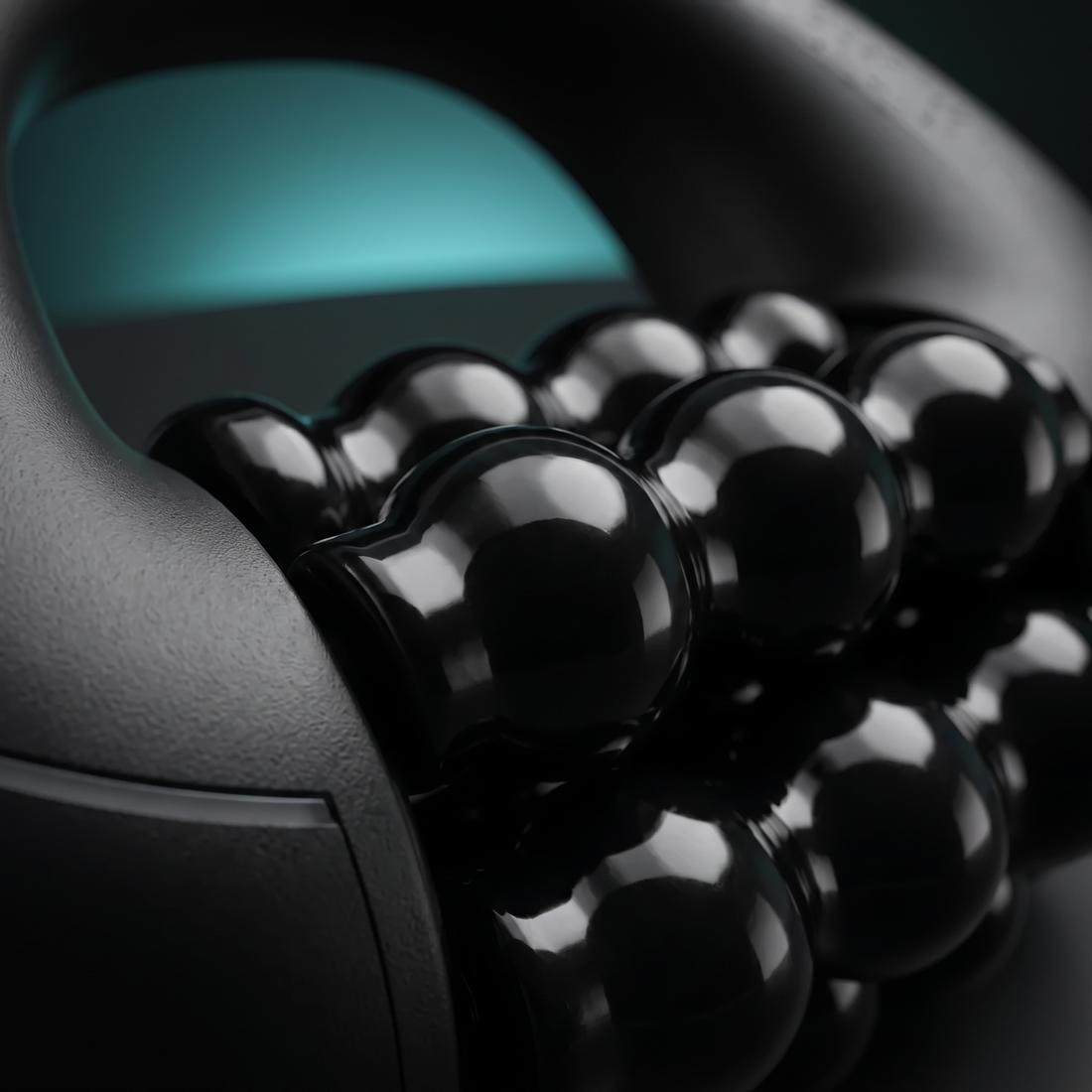 1 powered roller. 6 spinning bars. 24 massage nodes.